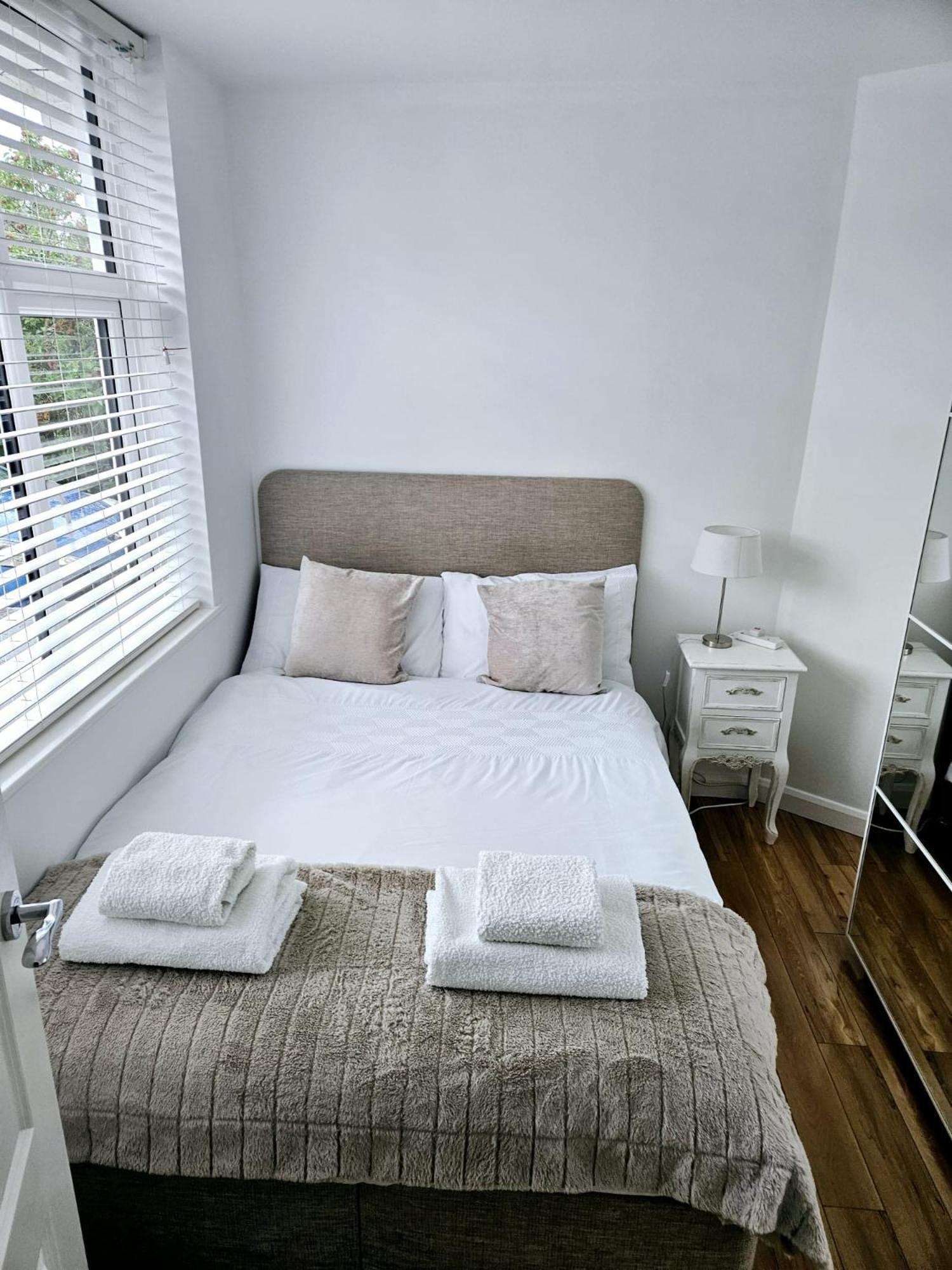 Knollmead House Villa Surbiton Exterior foto